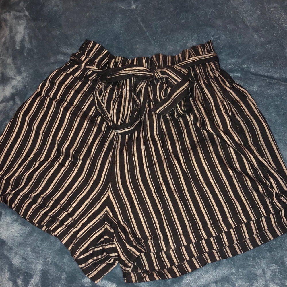 hollister high rise flowy shorts